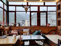 靠窗位-四姑娘山阿巴郎·藏式花园餐厅