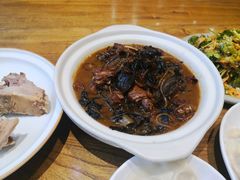 山蘑炖小公鸡-一轩饺子馆(丽都店)
