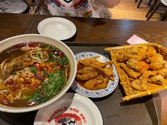 -爆炸头阿姨小四川正宗川味小吃(无任何分店)