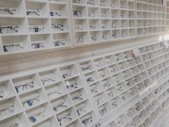-诺柯视眼镜-蔡司依视路官方工厂店(淞南一店)