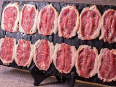 手切纽约克鲜羊肉-董府和牛宴