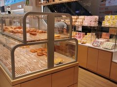 面包甜点陈列柜-好利来(东直门银座店)