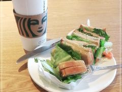 -星巴克臻选(莘庄仲盛店)