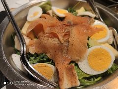 牛油果烟熏三文鱼沙拉-来龙里 精致 东南亚餐室(万象城店)