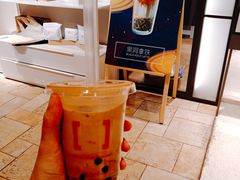 黑洞拿铁-代数学家algebraist(诚品店)