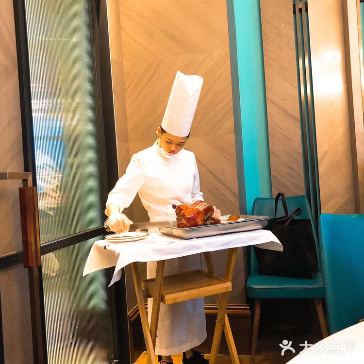 广州美食探店 | IGC花悦庭·果木烤鸭