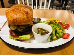 特色汉堡-HELLO 27 意面·沙拉·帕尼尼