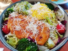 秘制鸡肉芒果牛油果沙拉-魏斯理汉堡(西安沣东吾悦店)