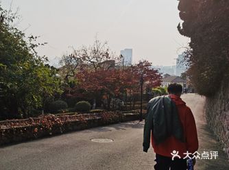 交通： 32路直达，终点烟台山 推荐理由：