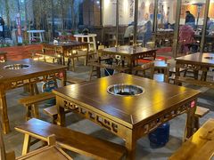 大堂-岳记兴隆·青城腊排铜火锅(融创店)