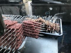 -烤肉小伙烤肉店