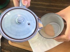 红茶玫瑰煮奶茶-彳亍咖啡·这里(水湾路店)