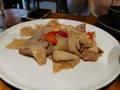 杏鲍菇竹耳爽肉片-十三式重庆江湖菜(金茂览秀城店)