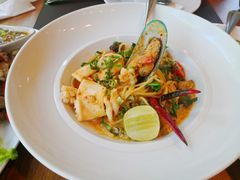 -Chom Cafe and Restaurant