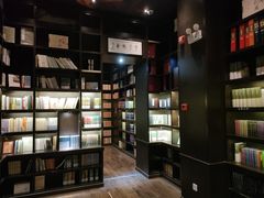 -钟书阁(松江泰晤士小镇店)