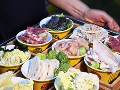 -茅草房·河畔园林火锅