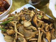 猪颈肉炒什菌-阿四台山黄鳝饭(东门店)
