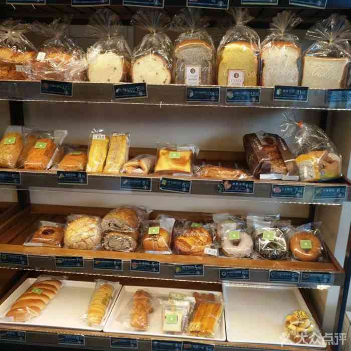 安德鲁森的店铺都是小小的,植入小区或者街道,算是居家比较方便的面包