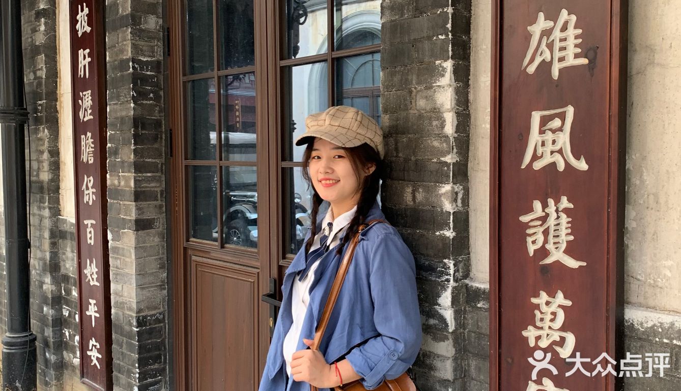 1号地铁线直达。出了地铁口就是