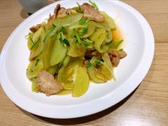 青番茄炒肉片-渔家灯火(明湖店)