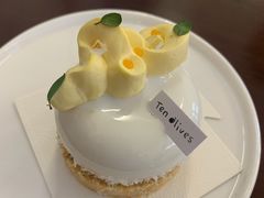 椰子菠萝慕斯-Ten Olives甜点