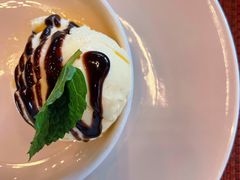香草冰淇淋-WOLFGANG PUCK KITCHEN & BAR(迪士尼小镇店)