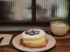 杂莓酸奶油松饼-無早咖啡