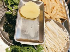 -鹿鸣山草本茶香火锅(园西路店)