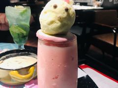 草莓奶昔配小兔冰激凌-西堤牛排(杭州金沙天街龙湖店)