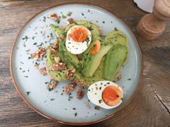 牛油果煮蛋吐司-RAC BAR(安福路店)