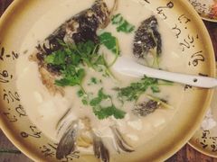 砂锅鱼头-75幢私房菜馆