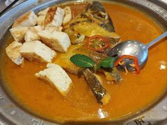 鱼头红焖+鱼丸清炖-解家河南菜(商鼎路店)