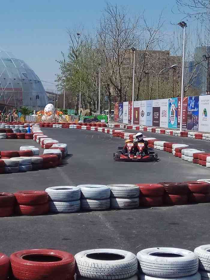 嘉安卡丁车-"丰台万达广场门口,新开的,人还比较多吧,.