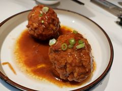 鸭蛋黄狮子头-梅飞酒家(名辉豪庭店)