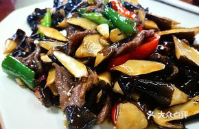 Chicken Mushroom Stir-Fried with Beef