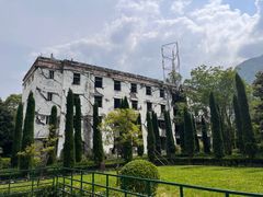 -四川汶川特大地震漩口中学遗址