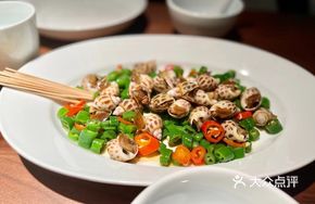 Stir-fried Live Snails with Chili
