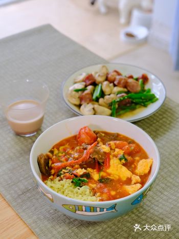 快乐一人食番茄鸡蛋牛肉盖面，好浓郁！