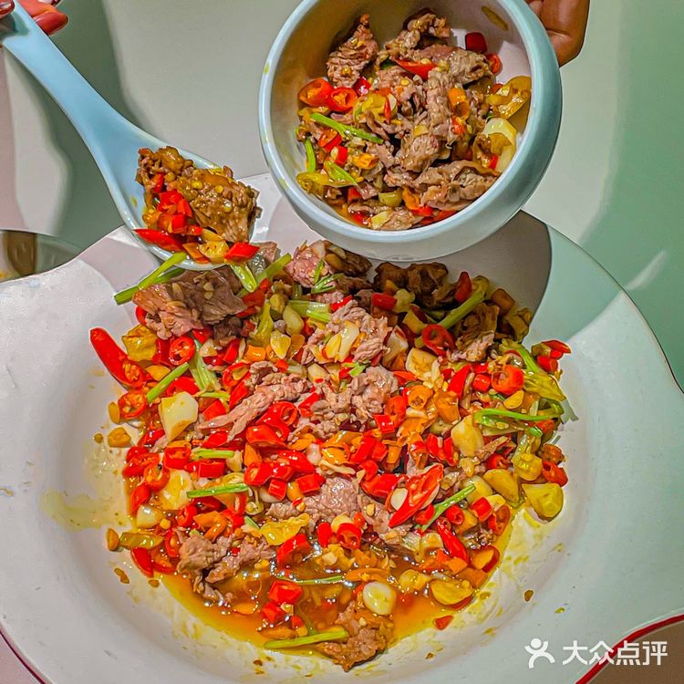 服了!在这家湘菜馆子里吃了三碗饭