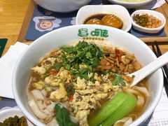 -呷佬·长沙手工米粉(金沙江路店)