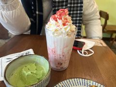 草莓酸奶沙冰-無邪(东部银泰城店)