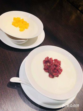 鸡爪吃起来也比较糯的，吃火锅太多了