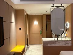 -上海南京路步行街假日酒店