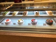 面包甜点陈列柜-卷时·瑞士卷·生日蛋糕(大望路店)