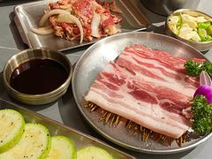 -围炉肉舍•炭烤活鳗•丹东海鲜烤肉(步行街店)