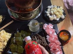 毛肚特别脆嫩-果松木炭酸菜铜火锅·外婆参鸡汤