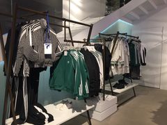 -阿迪达斯(武林银泰三叶草店)