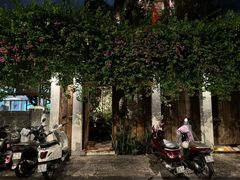-Cuc Gach Quan Restaurant
