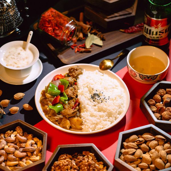 新疆大盘鸡盖饭