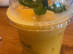 -Chom Cafe and Restaurant